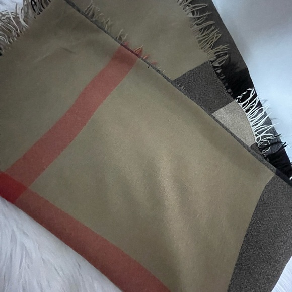 Burberry Square Scarf. - Picture 14 of 14